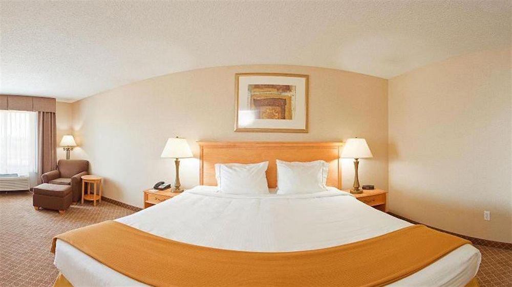 Holiday Inn Express Hotel & Suites Chesterfield - Selfridge Area By Ihg Exterior foto